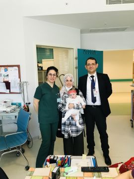 Fethiye'den gelen Down sendromu + geniş VSD + pulmoner hipertansiyonlu hastamız Ecrin taburcu oldu.