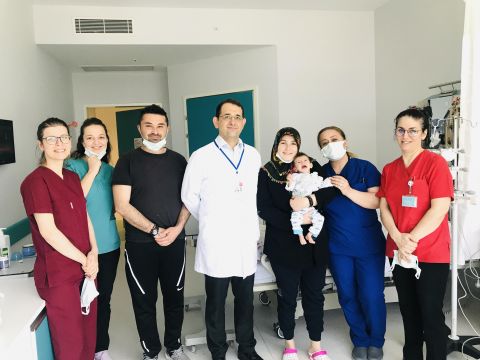 VSD + Mitral yetersizlikli olup 1 ay önce Covid geçiren 5 aylık hastamız taburcu oldu.