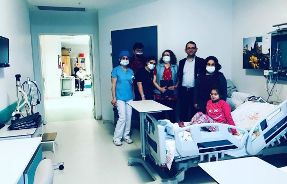 Milas'tan gelen VSD+pulmoner atrezi hastası 12 yaşındaki Ayşe'ye santral şant operasyonu uyguladık.